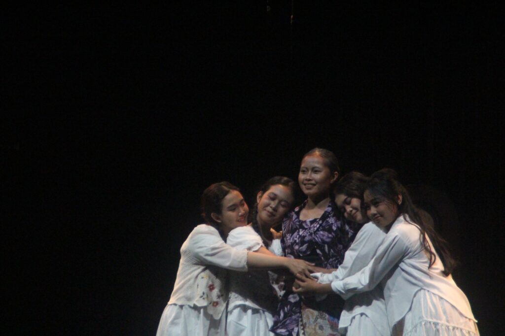 Ruang Tamu yang Tidak Pernah Kosong