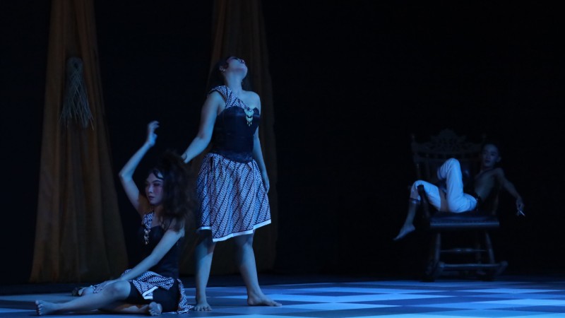 Tari dan Pelengkap Acara