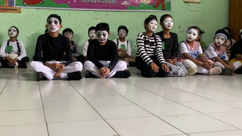 Catatan  dari  Pinggir Panggung FLS3N