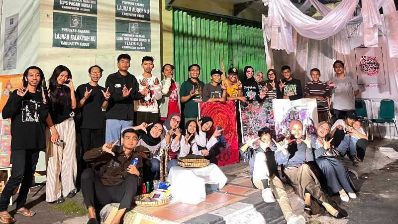 Luka di Pelupuk Mata : Ketika Trotoar Menjadi Mimbar bagi Sastra