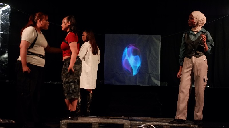 Bayang Post-Apokaliptik Dalam Mimbar Teater